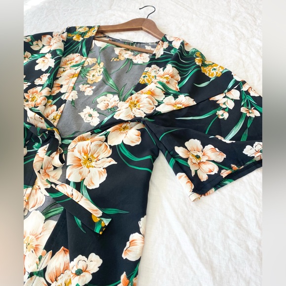 Lulla Collection by Bindya Floral Kimono - Picture 5 of 10